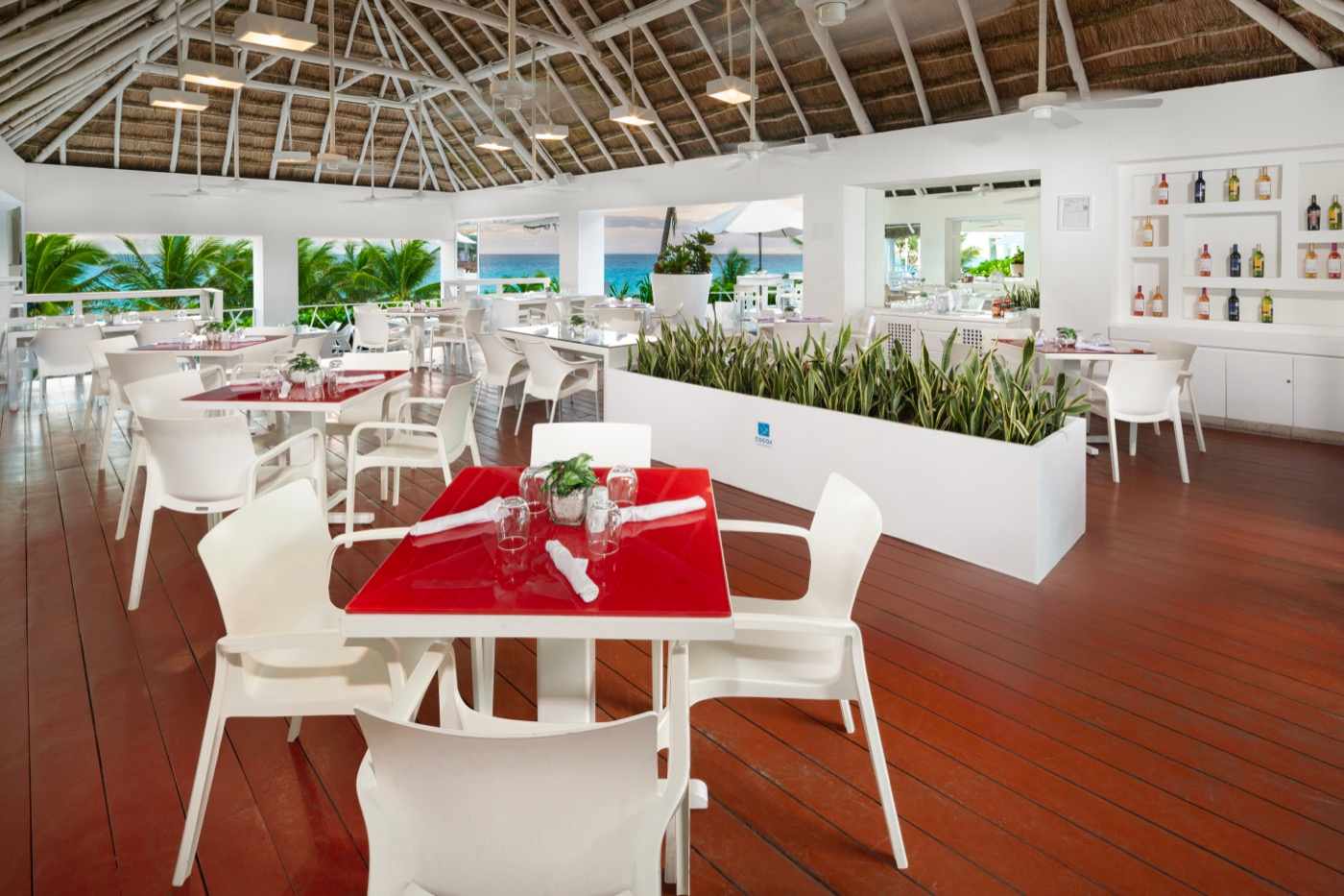 Inside view of the Coyote Loco Bar at Hotel Grand Oasis Cancun