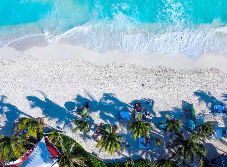 Aerial view of hotel Grand Oasis Cancun with beach