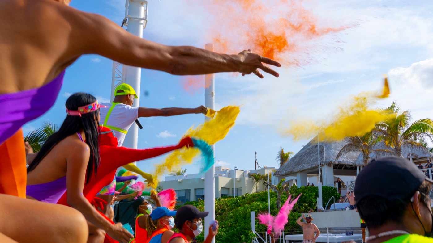 entertainment at Hotel Grand Oasis Cancun