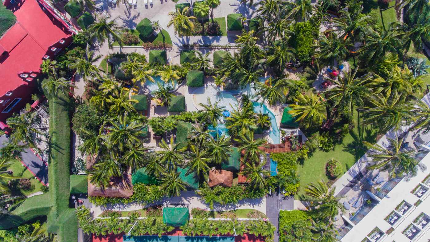 Musical presentation at Oasis Beach Club in Hotel Grand Oasis Cancun