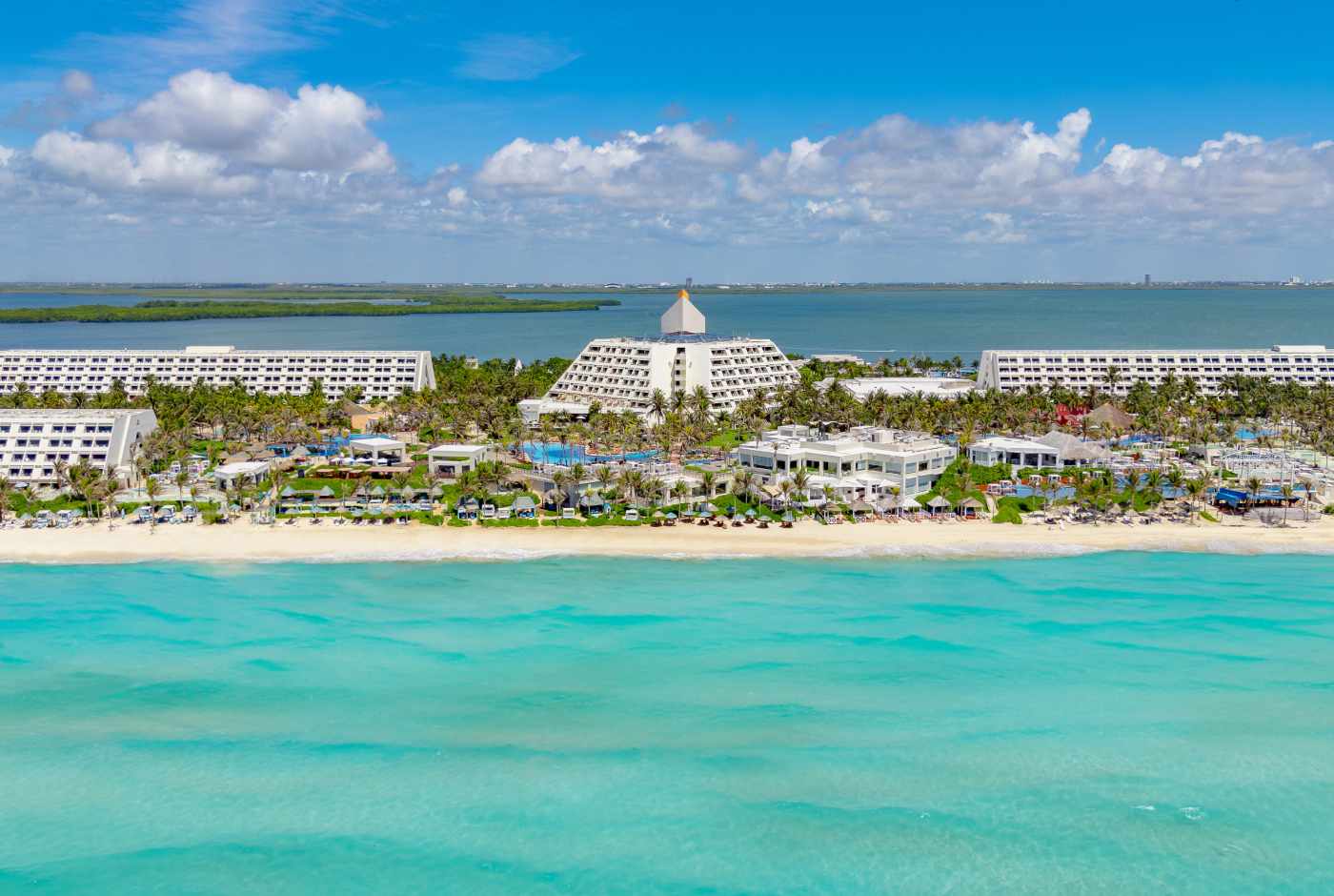 Panoramic View of Hotel Grand Oasis Cancun with ocean view