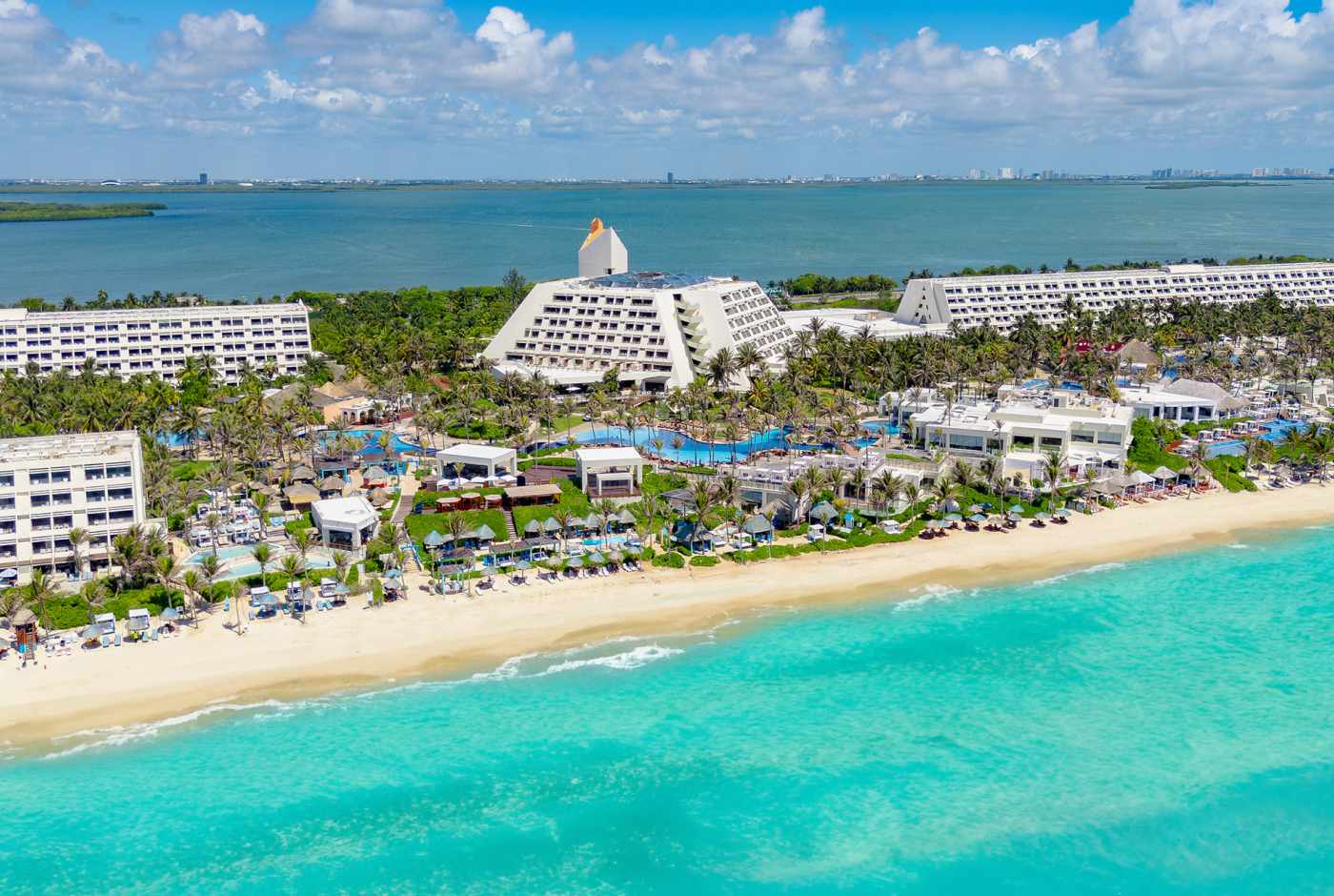 Panoramic View of Hotel Grand Oasis Cancun with ocean view