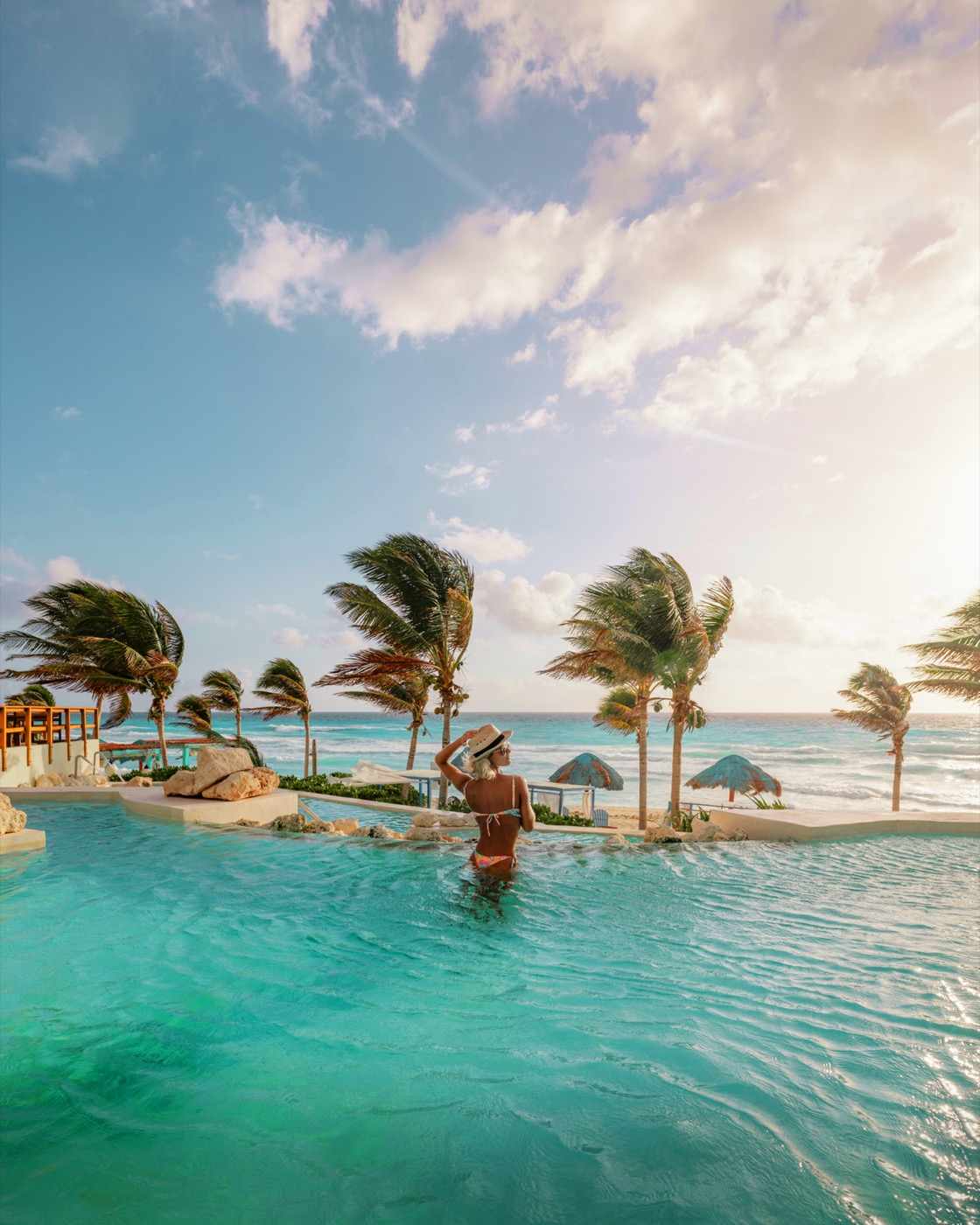 Panoramic image of 400mts pool at The Pyramid at Grand Oasis hotel