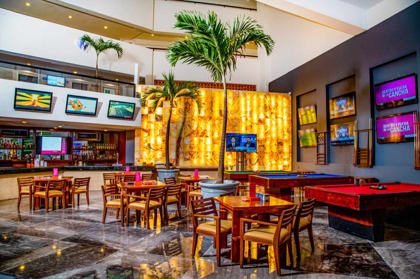 Bars & Restaurants of Oasis Palm Hotel