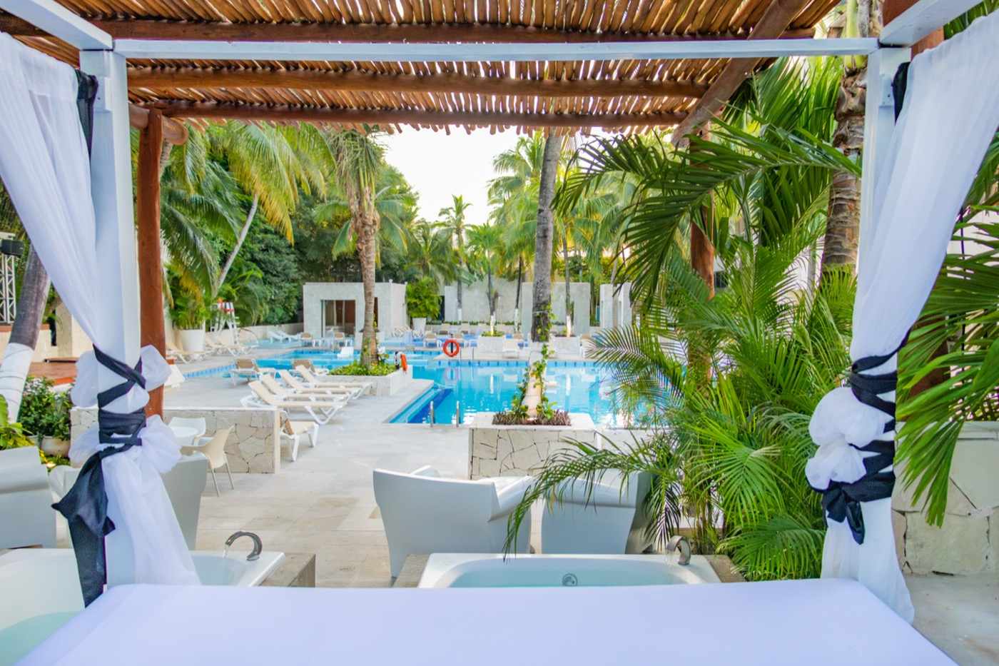 Swimming Pool Area in Hotel Oh! Cancun The Urban Oasis