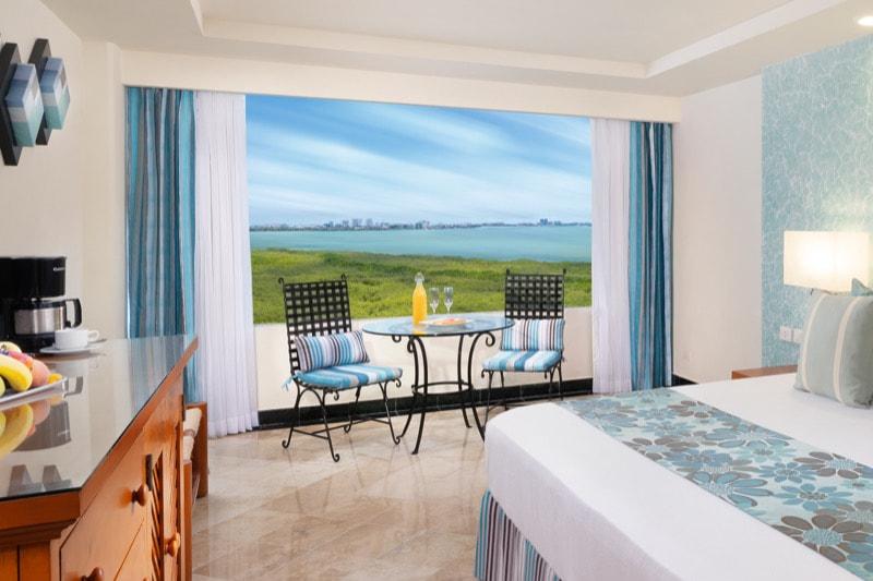 Room with beautiful warm decor and spectacular views of the sea or the lagoon.