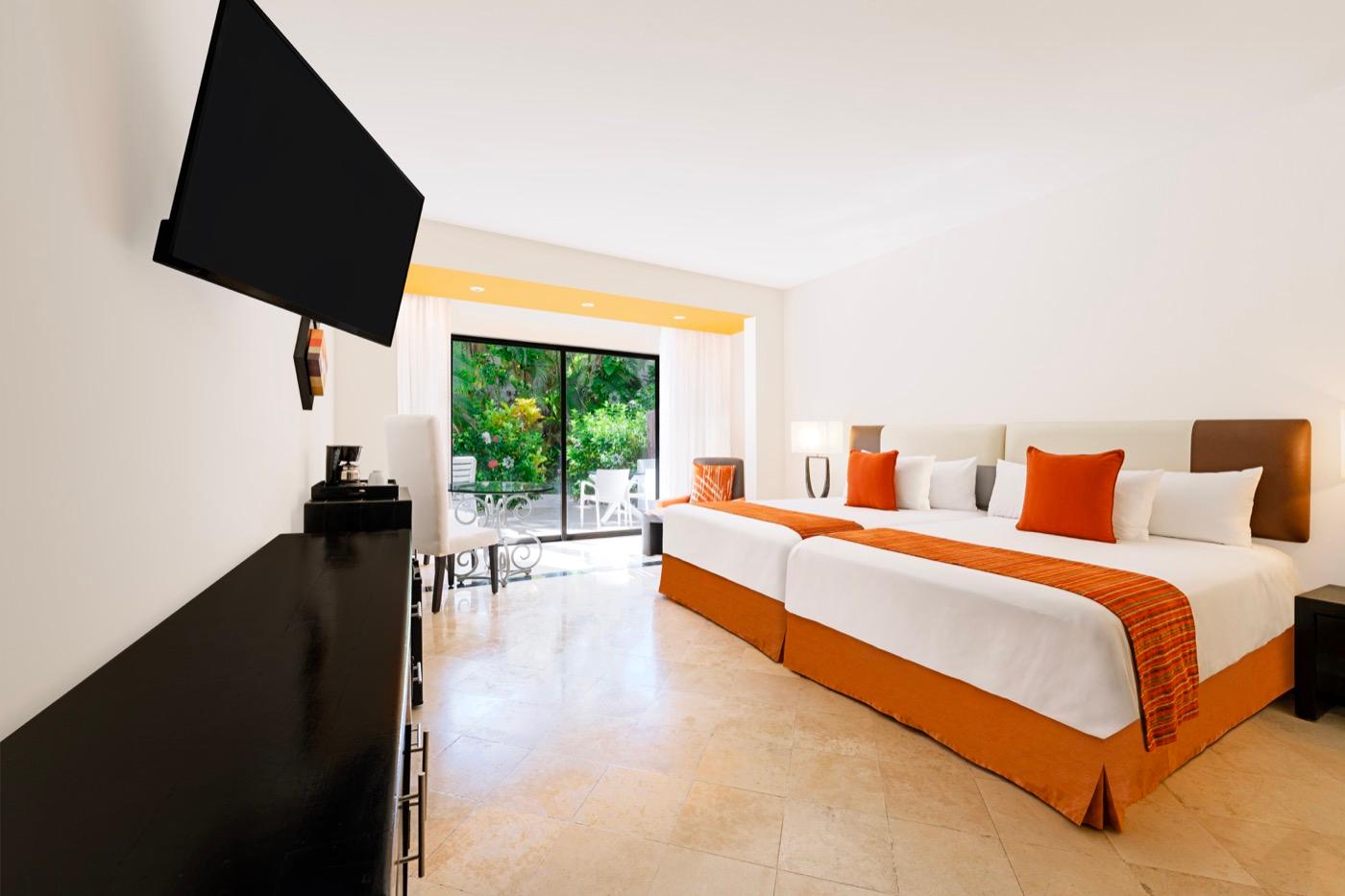 Habitacion Ocean con cama King Size y hermosa vista en Hotel Grand Oasis Tulum